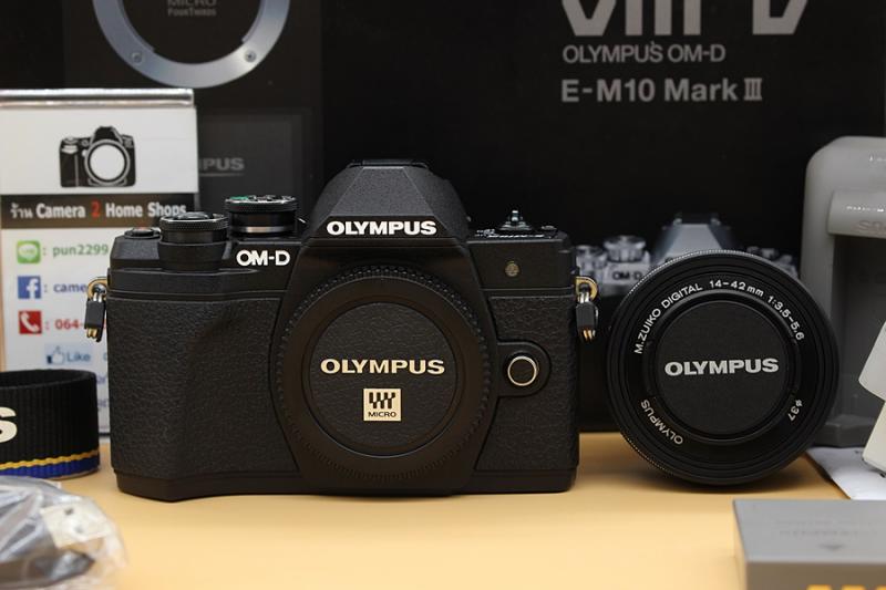 ขาย Olympus OMD EM10 Mark III + Lens 14-42mm(สีดำ)  เครื่องอดีตประกันร้าน สภาพสวยใหม่ ใช้งานน้อย ชัตเตอร์ 2,158 รูป เมนูไทย มีWiFiในตัว จอติดฟิล์มแล้ว  อุป
