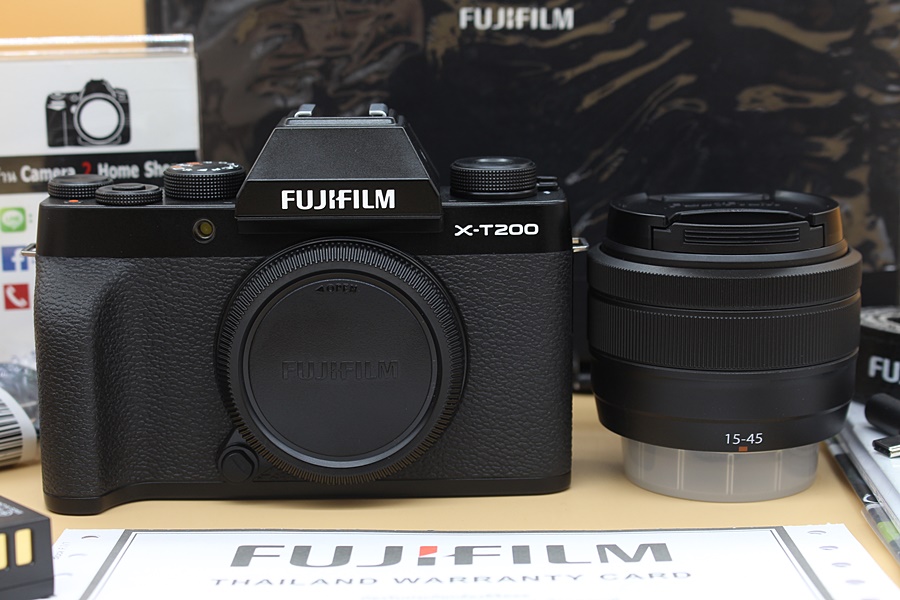 ขาย Fujifilm X-T200 + Lens 15-45mm (สีดำ) สภาพสวยใหม่ อดีตศูนย์ เมนูไทย อุปกรณ์ครบกล่อง   อุปกรณ์และรายละเอียดของสินค้า 1.Body Fujifilm X-T200 (สีดำ) 2.Len