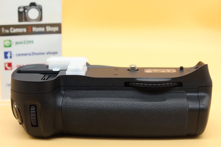 ขาย Battery Grip Nikon MB-D10 For Nikon D700 D300S D300 (มือสองของแท้) สภาพสวย ใช้งานปกติเต็มระบบ  อุปกรณ์และรายละเอียดของสินค้า 1.Battery Grip Nikon MB-D1
