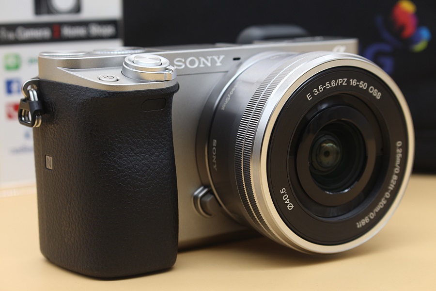 ขาย Sony a6000 + Lens kit 16-50mm (สีเงิน) อดีตประกันร้าน สภาพสวยใหม่ ชัตเตอร์1,445รูป เมนูไทย อุปกรณ์พร้อมกระเป๋า  อุปกรณืและรายละเอียดของสินค้า 1.Body So