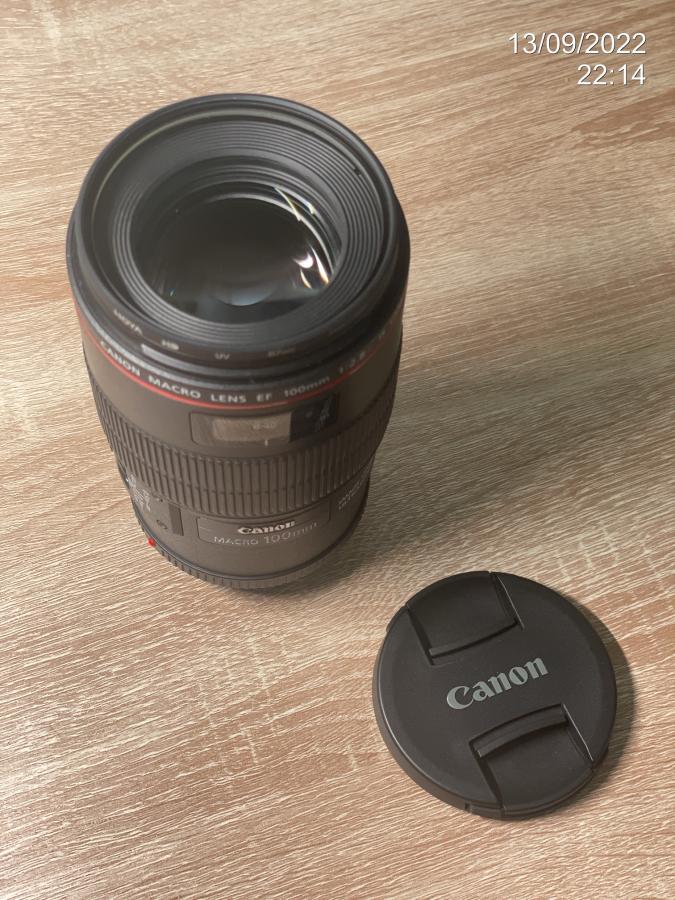 เสนอขายเลนส์โปร Canon EF 100 mm f/2.8L Macro IS USM