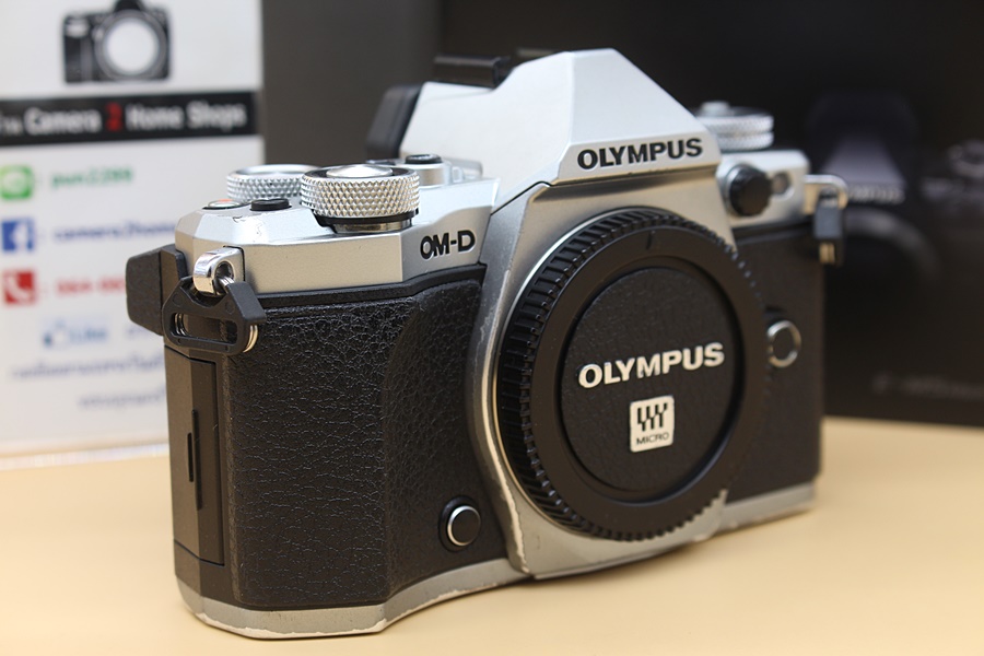 ขาย Body Olympus OMD EM5 Mark II (สีเงิน) สภาพมีรอยตามการใช้งาน อดีตศูนย์ ชัตเตอร์ 4,371 เมนูไทย มีWiFiในตัว อุปกรณ์ครบกล่อง  อุปกรณ์และรายละเอียดของสินค้า