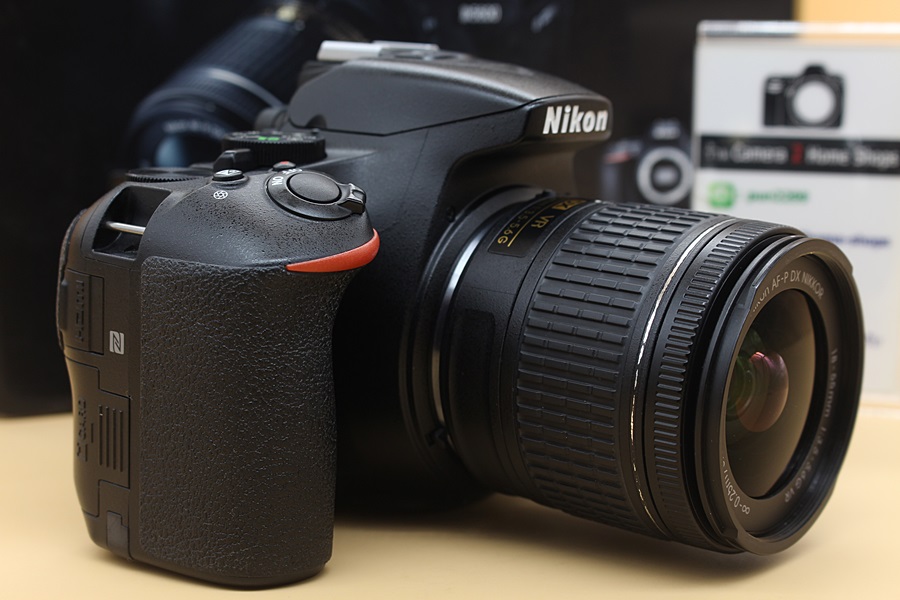 ขาย Nikon D5600 + lens 18-55mm VR อดีตประกันศูนย์ สภาพสวย เมนูไทย ชัตเตอร์15,XXX อุปกรณ์ครบกล่อง  อุปกรณ์และรายละเอียดของสินค้า 1.Body Nikon D5600 2.Lens A