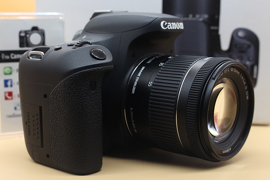 ขาย Canon EOS 77D + lens 18-55mm IS STM สภาพสวยใหม่ อดีตประกันศูนย์ ชัตเตอร์ 8,985 เมนูไทย อุปกรณ์ครบกล่อง  อุปกรณ์และรายละเอียดของสินค้า 1.Body Canon EOS 