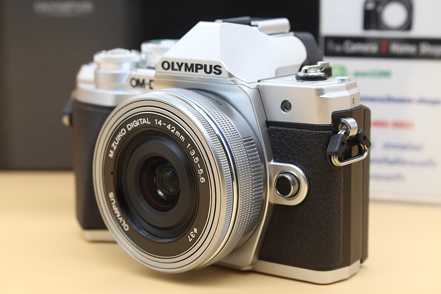 ขาย Olympus OMD EM10 Mark III + Lens 14-42mm(สีเงิน) เครื่องประกันศูนย์ มีประกันเพิ่ม 3ปี ถึง 19-12-23  สภาพสวยใหม่ ชัตเตอร์ 1,765 รูป เมนูไทย จอติดฟิล์มแล