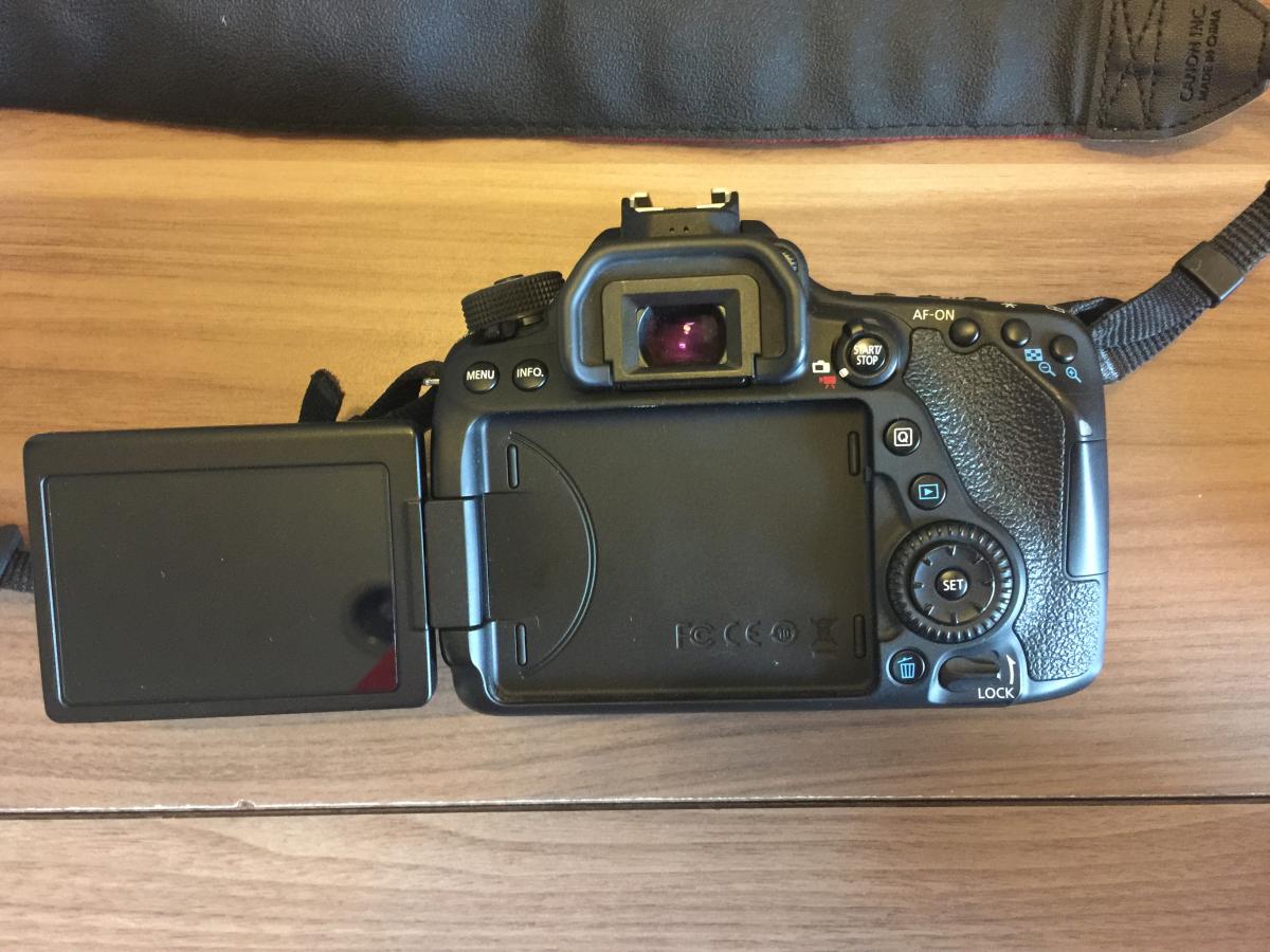 ขายกล้องมือสอง Canon 80d + lens 18-135 kit + 50mm 1.8ii 