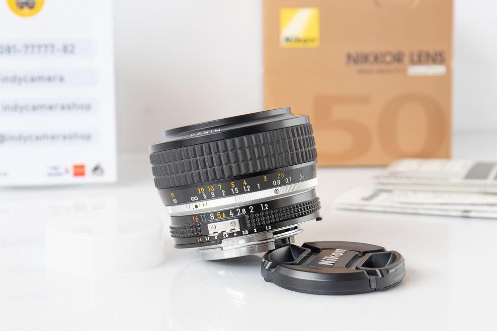 Nikon NIKKOR 50mm f/1.2 สภาพสวย อุปกรณ์ครบยกกล่อง อดีตประกันศูนย์ การใช้งานปกติทุกระบบ.