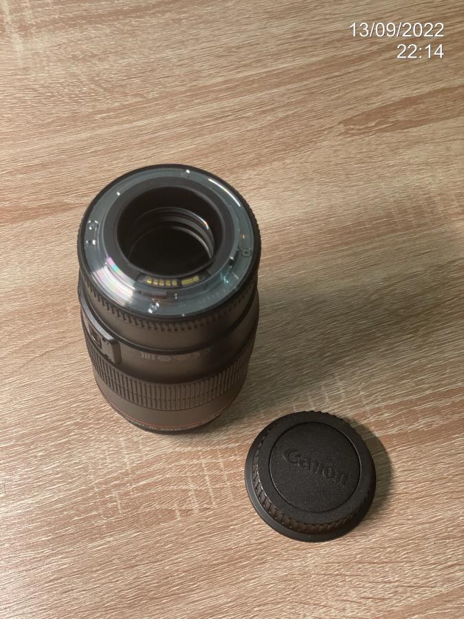 เสนอขายเลนส์โปร Canon EF 100 mm f/2.8L Macro IS USM