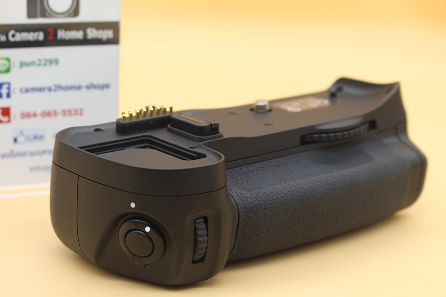 ขาย Battery Grip Nikon MB-D10 For Nikon D700 D300S D300 (มือสองของแท้) สภาพสวย ใช้งานปกติเต็มระบบ  อุปกรณ์และรายละเอียดของสินค้า 1.Battery Grip Nikon MB-D1