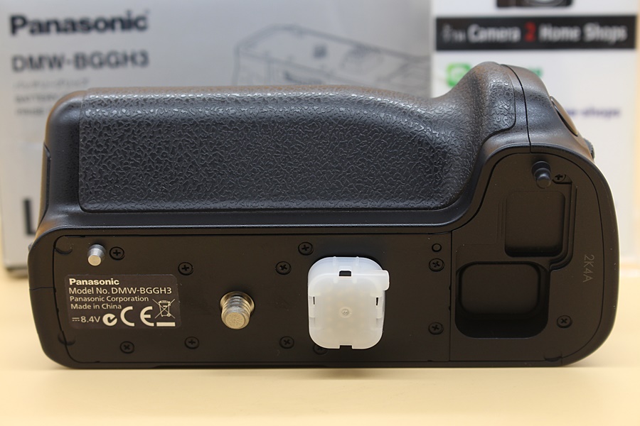 ขาย Battery Grip Panasonic DMW-BGGH3 (for GH3 GH4) สภาพสวย อดีตศูนย์ อุปกรณ์ครบกล่อง  อุปกรณ์และรายละเอียดของสินค้า 1.Battery Grip Panasonic DMW-BGGH3 (for