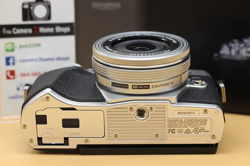 ขาย Olympus OMD EM10 Mark III + Lens 14-42mm(สีเงิน)  สภาพสวยใหม่ ใช้งานน้อย ชัตเตอร์ 3,288 รูป อดีตประกันศูนย์ เมนูไทย จอติดฟิล์มแล้ว อุปกรณ์ครบกล่อง