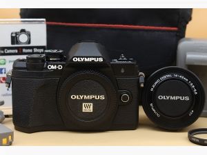 ขาย Olympus OMD EM10 III + lens 14-42mm (สีดำ) สภาพสวยใหม่ ชัตเตอร์ 866 เมนูไทย อุปกรณ์พร้อมกระเป๋า จอติดฟิล์มแล้ว  อุปกรณ์และรายละเอียดของสินค้า 1.Body Ol
